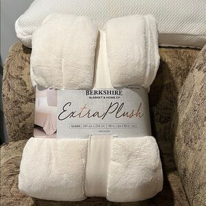 Berkshire Extra Plush Blanket